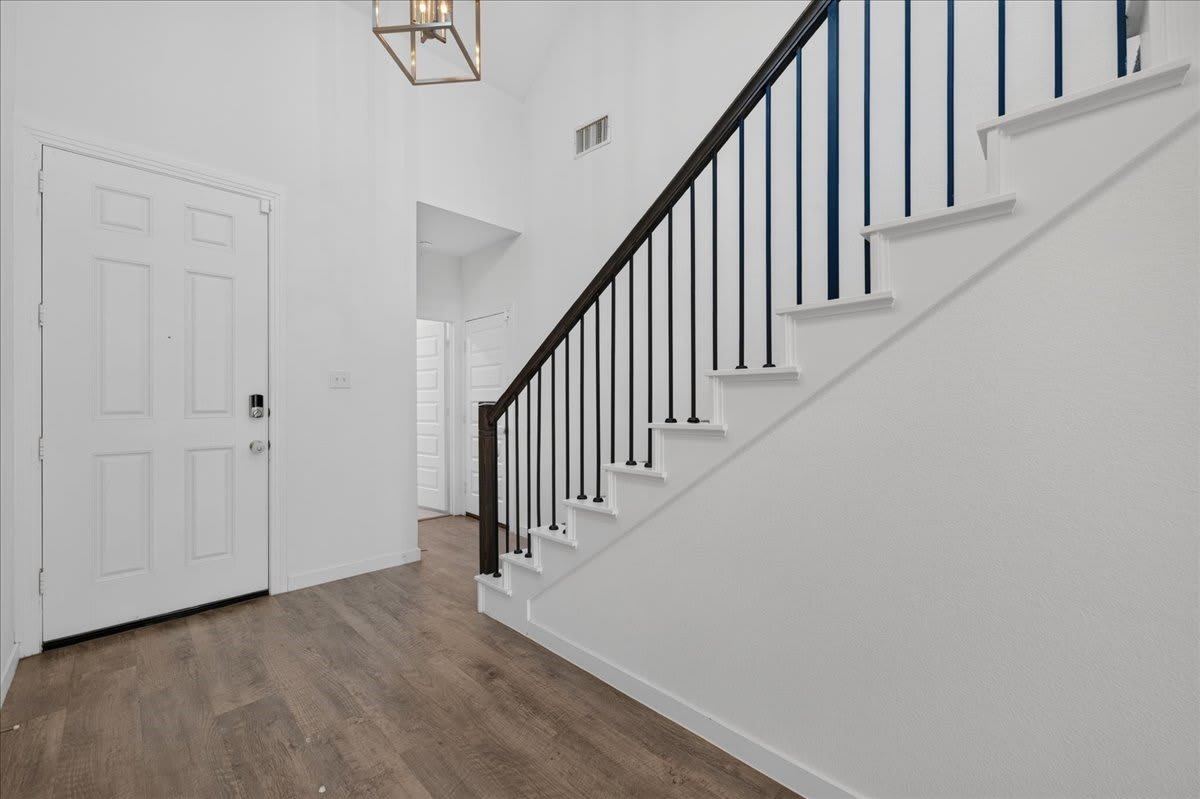 3915 Spencer Lane – photo 3