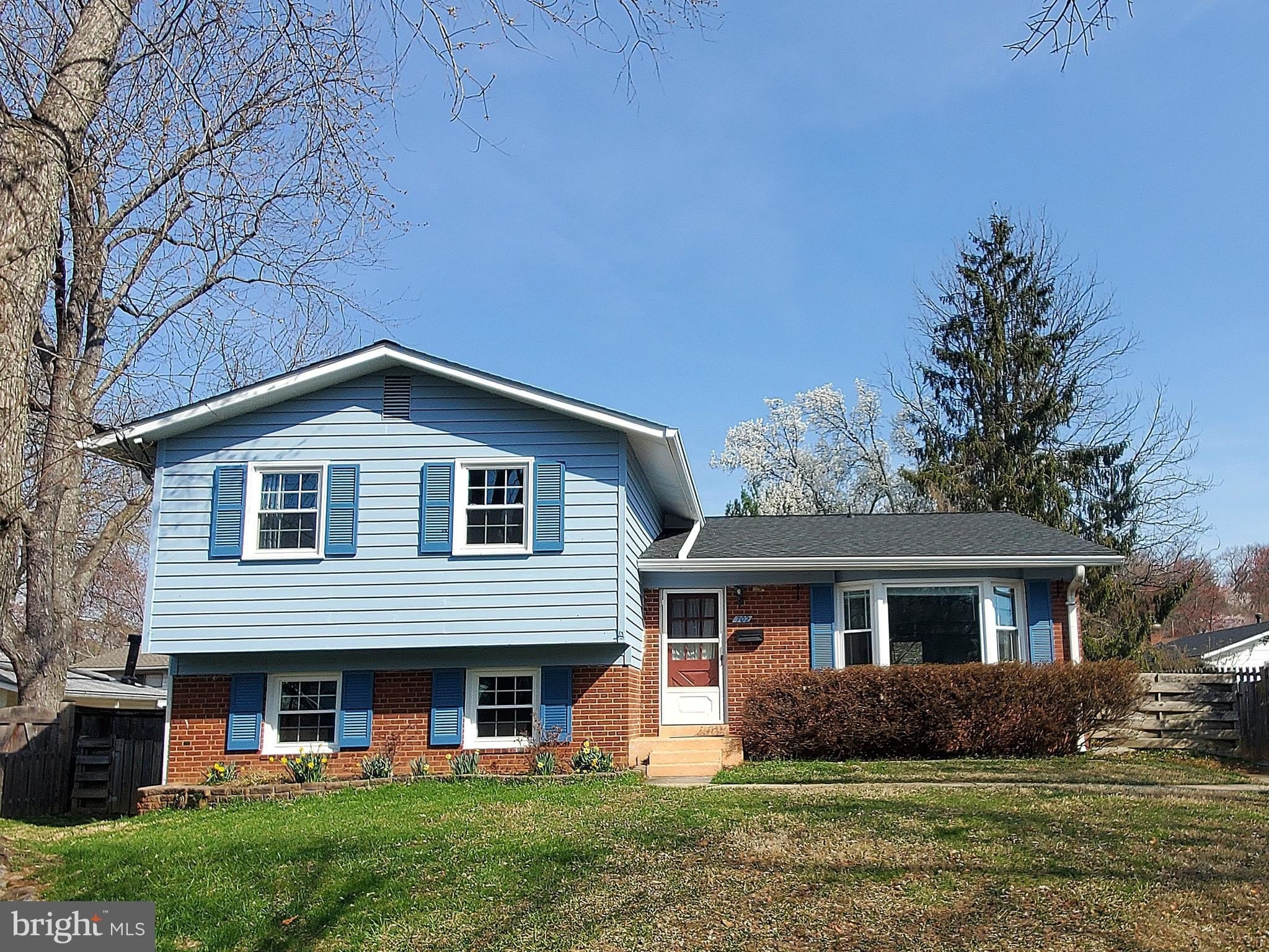 702 W EDMONSTON Drive – photo 2