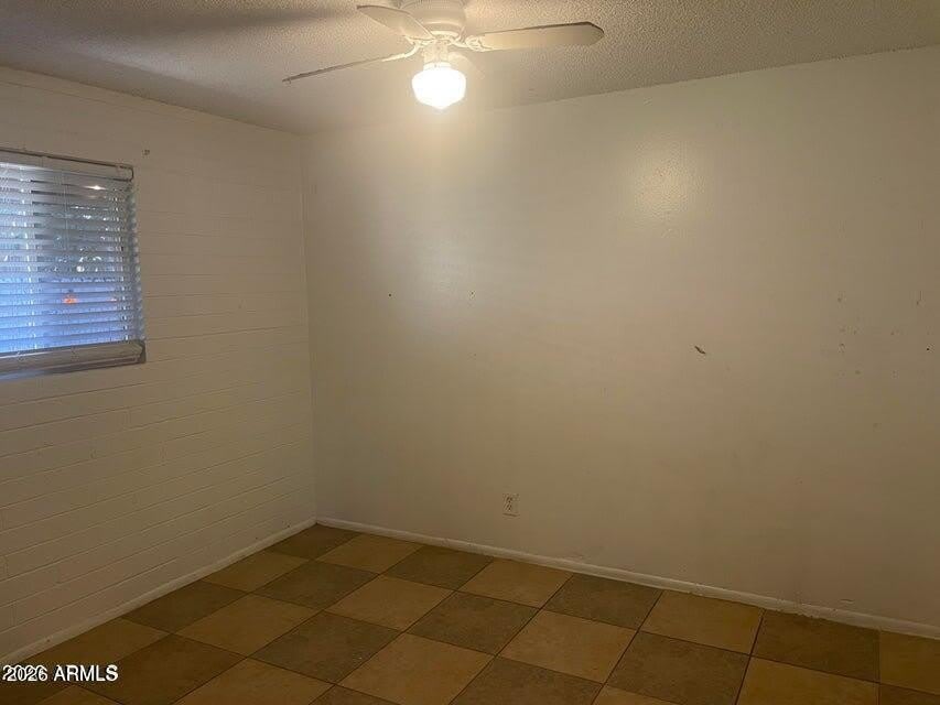 2633 W Belmont Avenue – photo 4