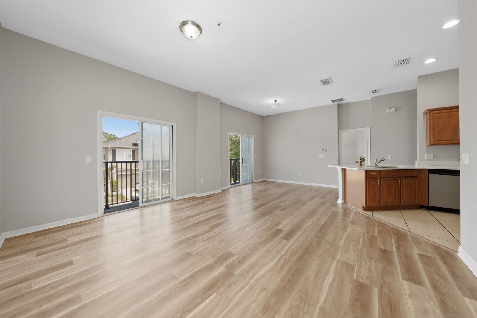 Beautiful 2-Bedroom Townhome in Carter Glen Community – photo 5