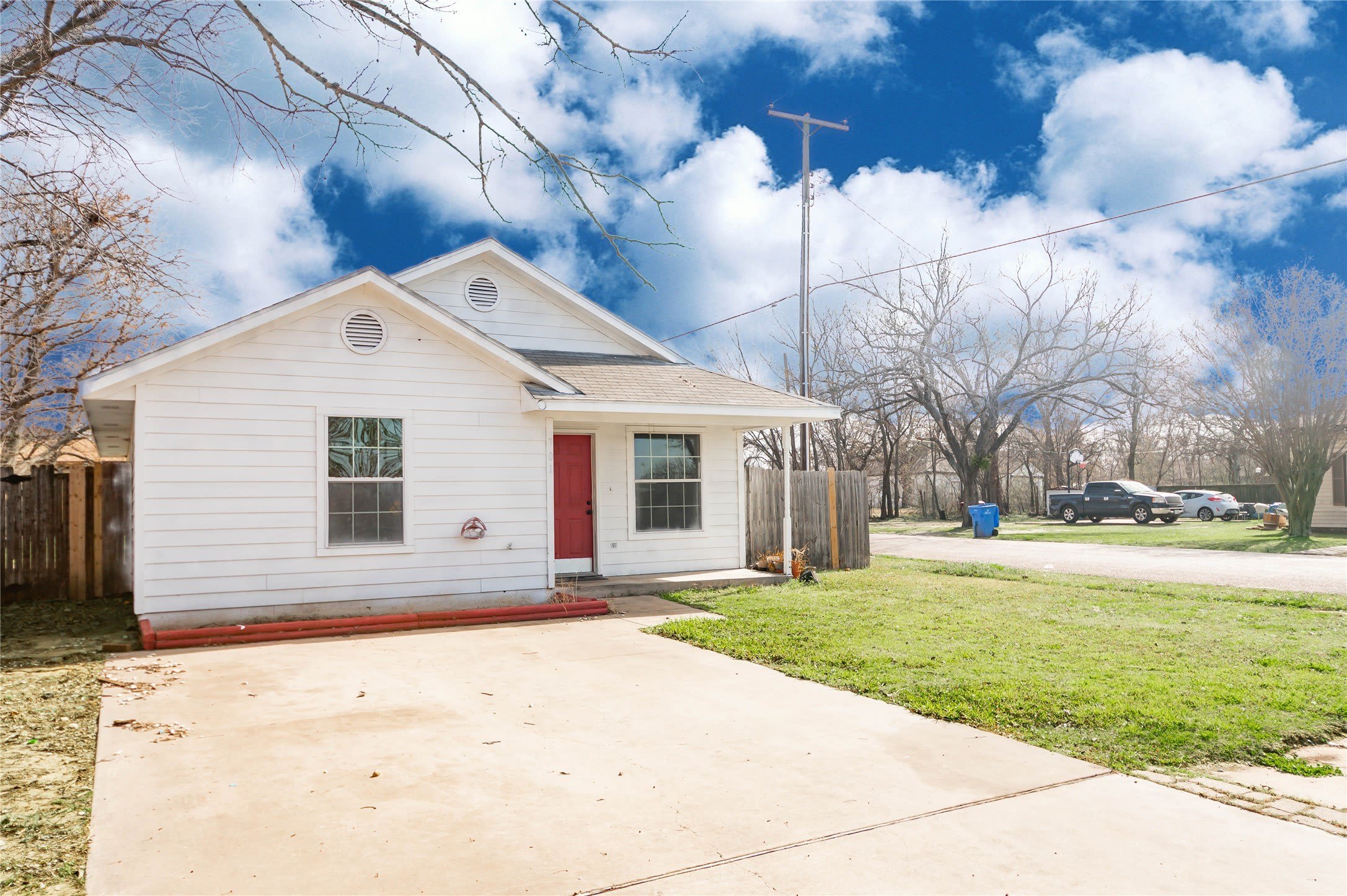 701 E College Street – photo 3