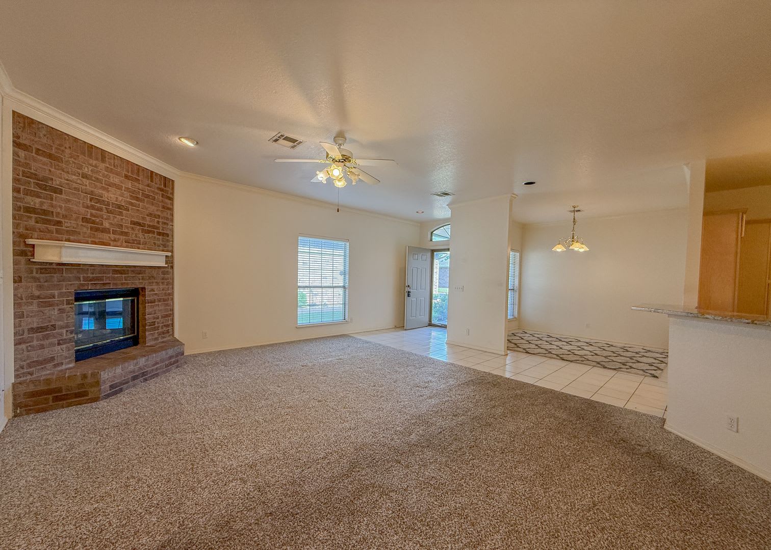 Lawncare Included! Gated Garden Home in Vintage Gardens! – photo 4