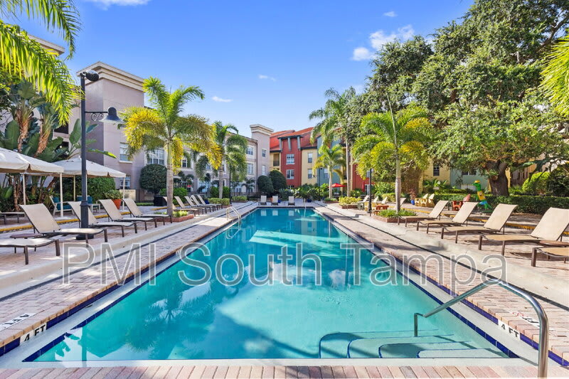 2421 W Horatio St – photo 1