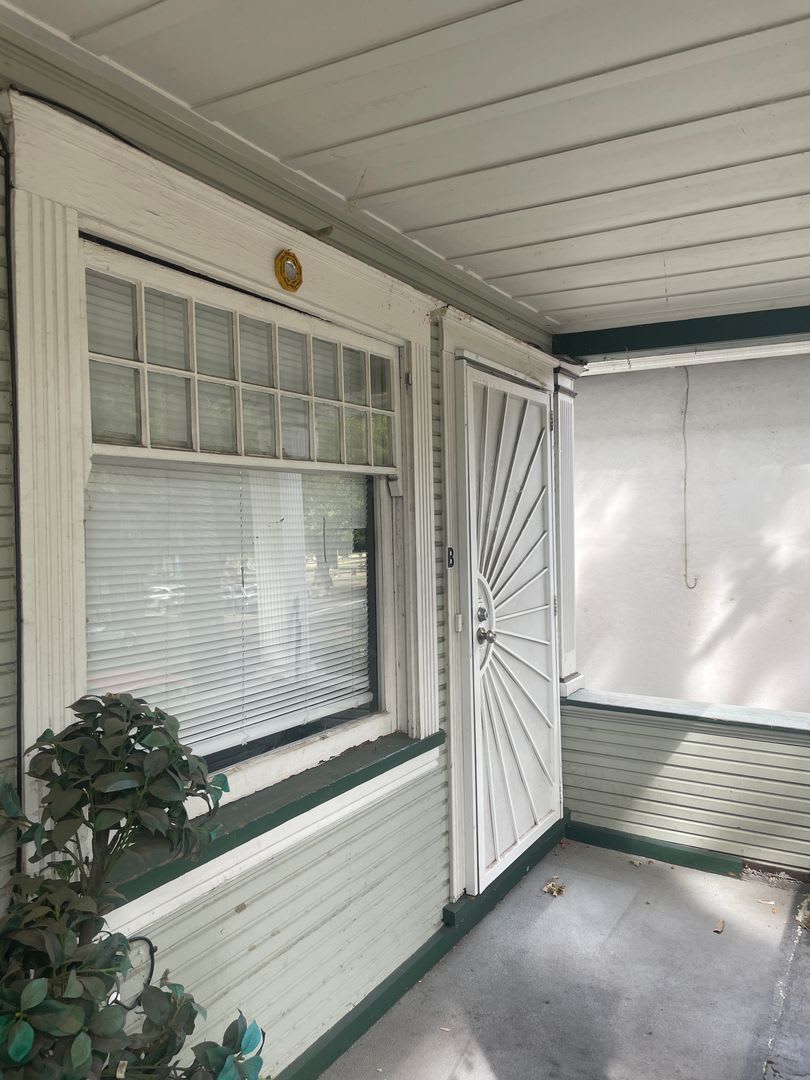 521 T St #B – photo 2