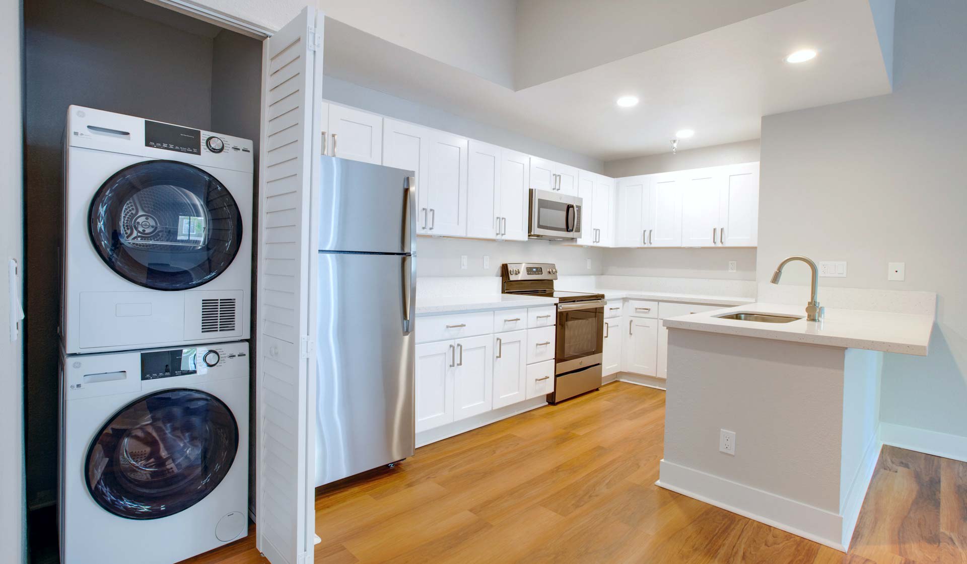 Island Club Apartments – photo 3