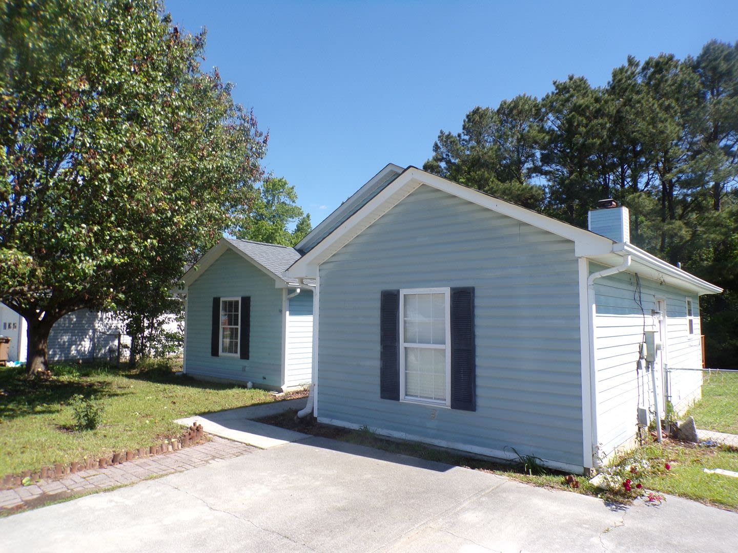 Lovely 3 Bedroom 2 Full Bathroom With A Bonus Room Located In Springdale Acres – photo 4
