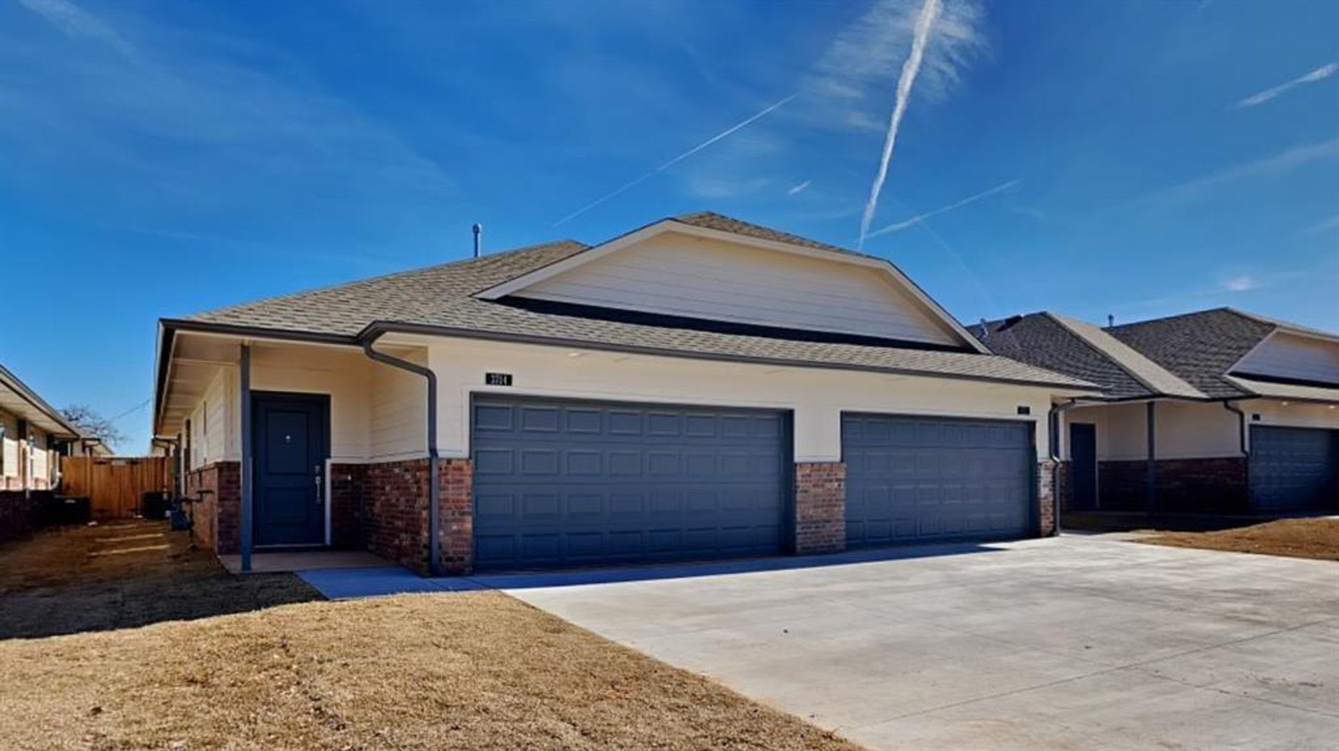 Luxury 3 Bedroom 2 Bathroom Duplex with 2 Car Garage in Bethany, Ok – photo 3
