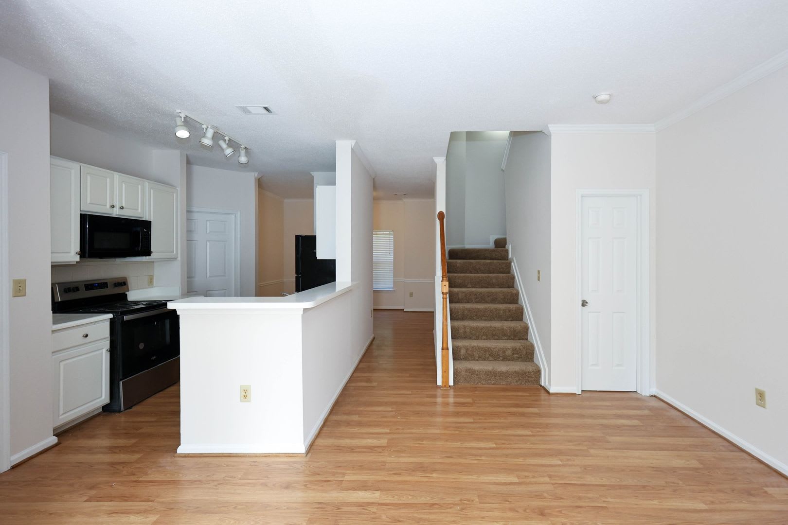 Beautiful 3 Bedroom Townhome – photo 3
