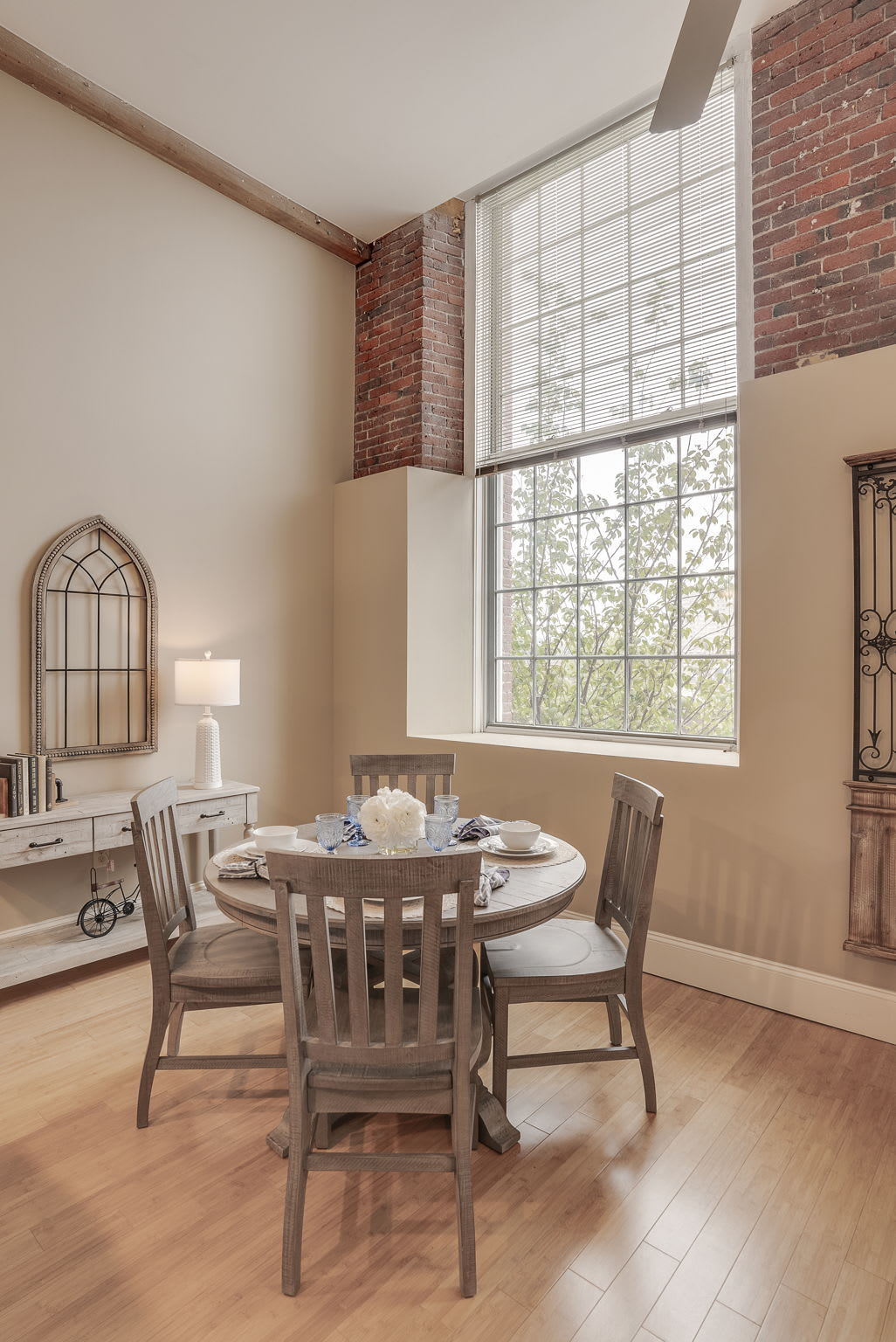Red Oak At 409 Elm Street – photo 5