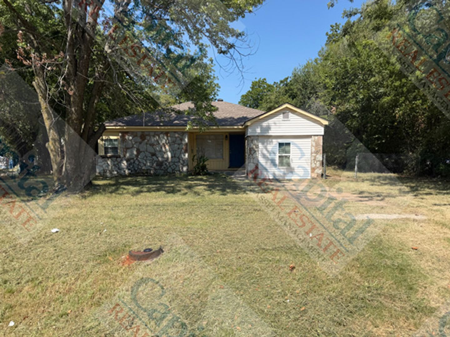 Charming 3 Bedroom W/ Bonus Room – photo 2