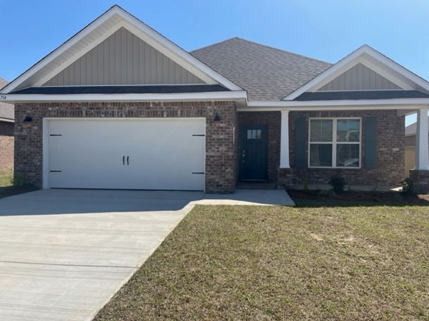 3 Bedroom/2 Bathroom with Office Minutes from Local Beach! – photo 1