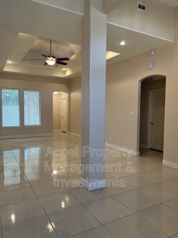 711 Abbott Ave. – photo 3