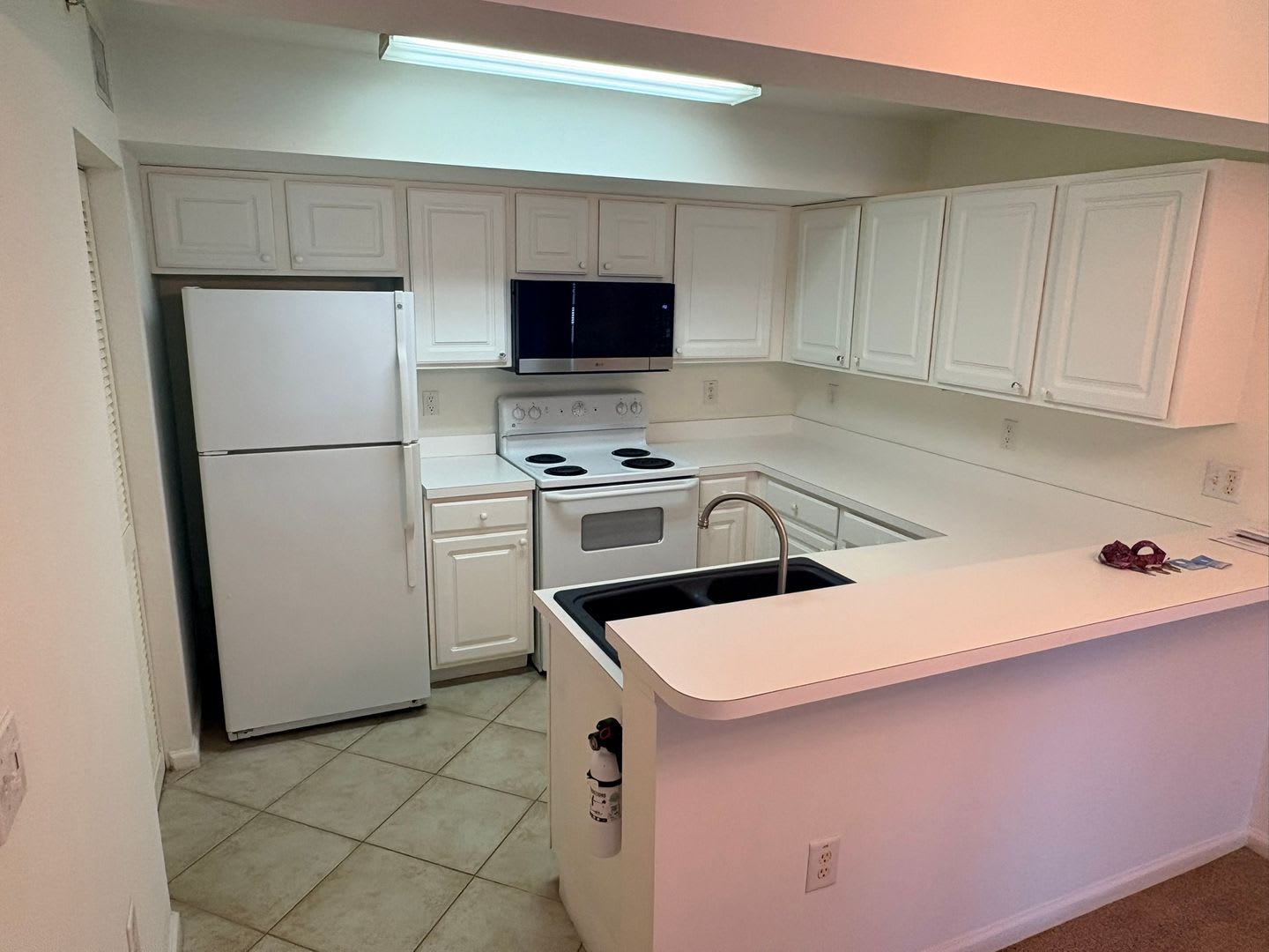 *NOW AVAILABLE* 3/2 Condo in Fort Myers – photo 3