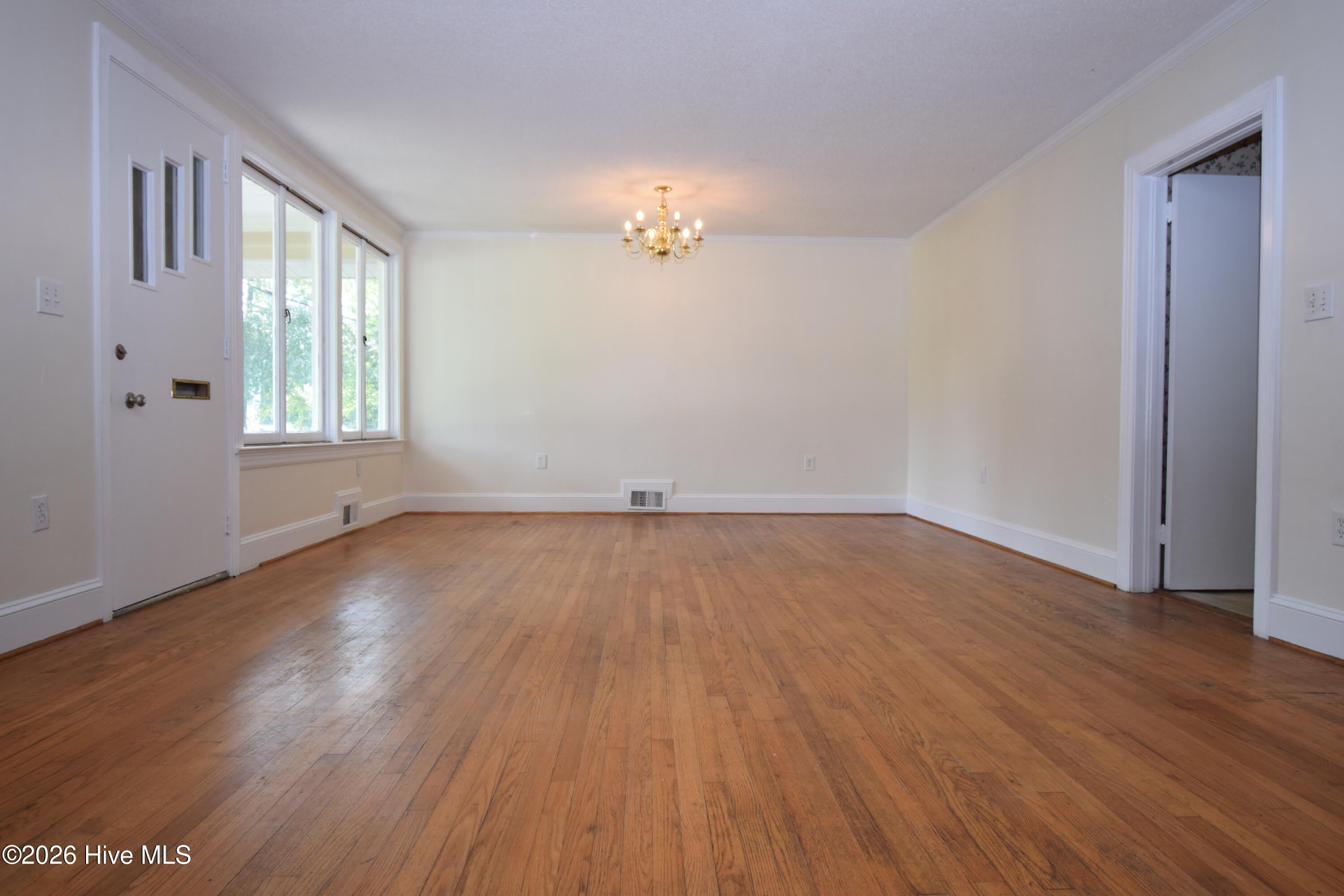 1509 E 4th Street – photo 2