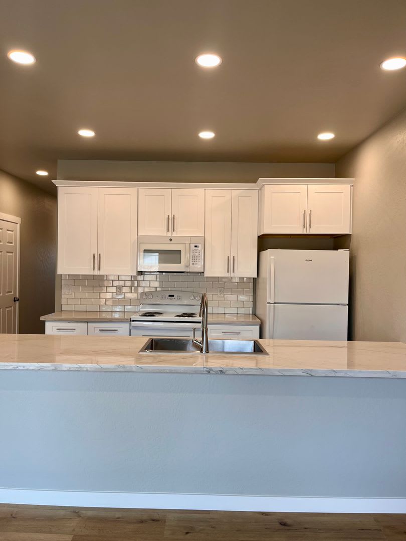 Medford, OR 2 Bedrooms with Both En-Suite Bathrooms, New Construction, $2295.00 a Month – photo 2