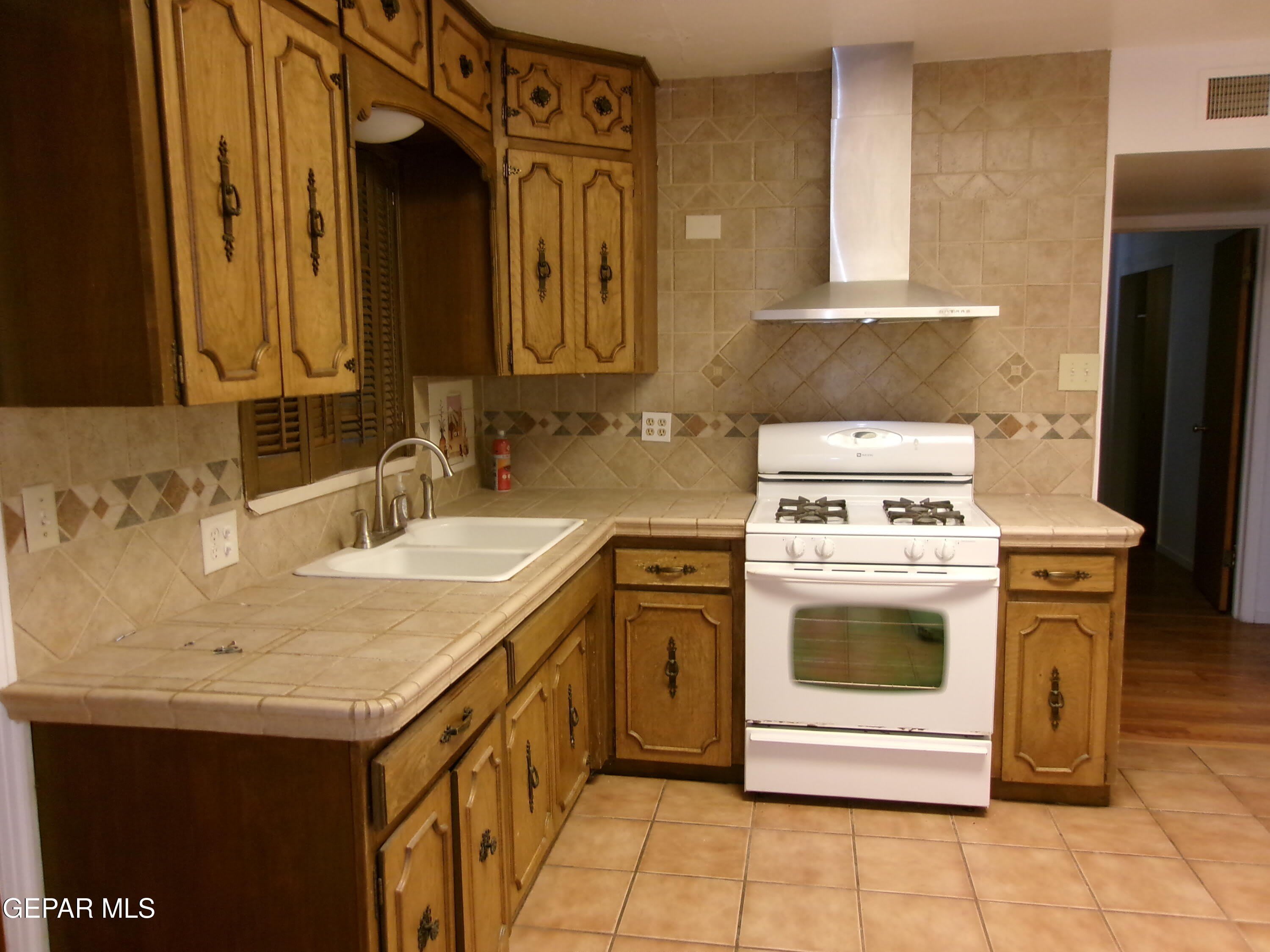 3500 OLYMPIC Avenue – photo 4