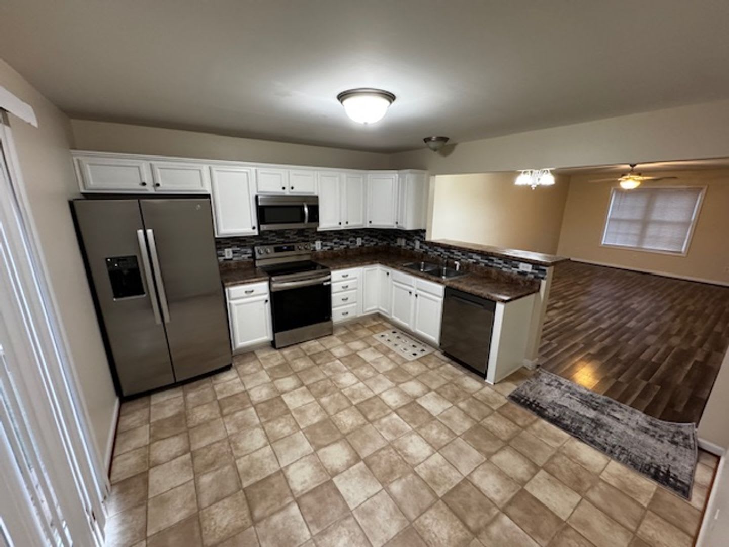 End Unit Townhome with Unfinished Basement – photo 3