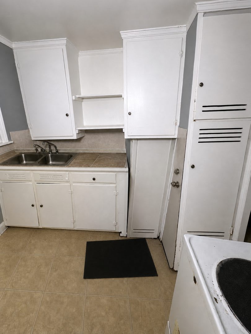 3-Bedroom Home in the Desirable Broadmoor Area – photo 3