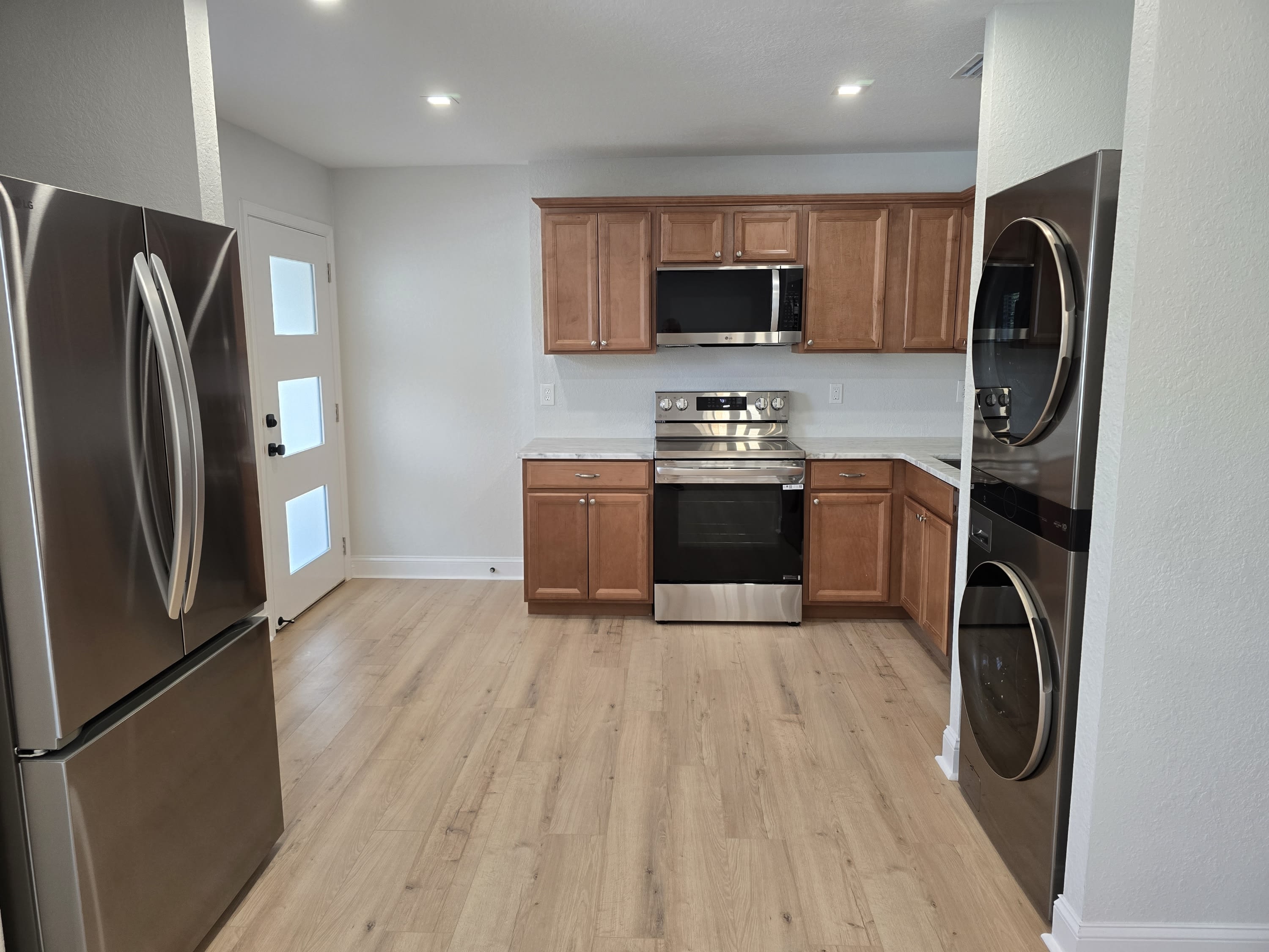 1706 N Tampania Ave D – photo 3