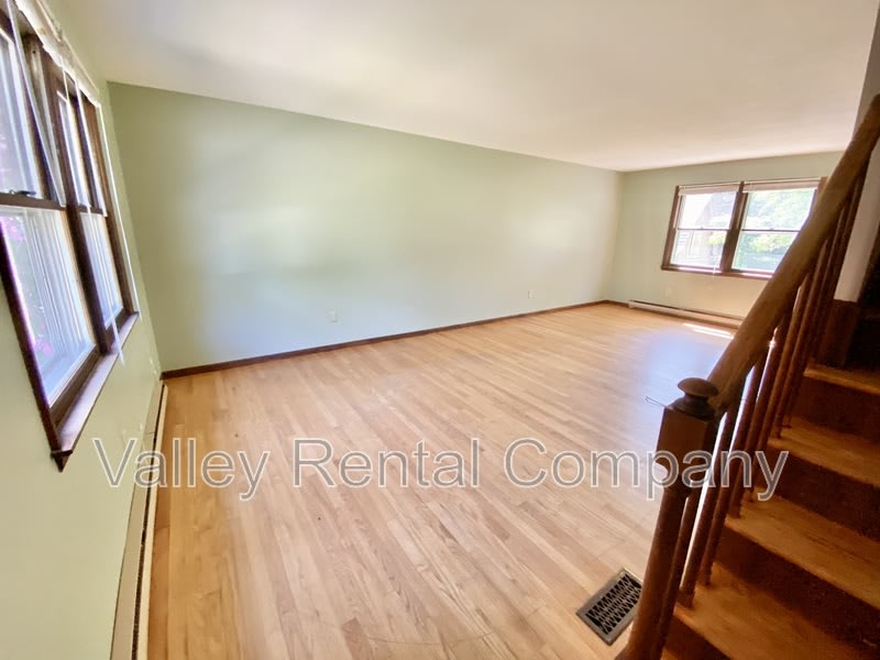 73 Rocky Hill Rd – photo 2