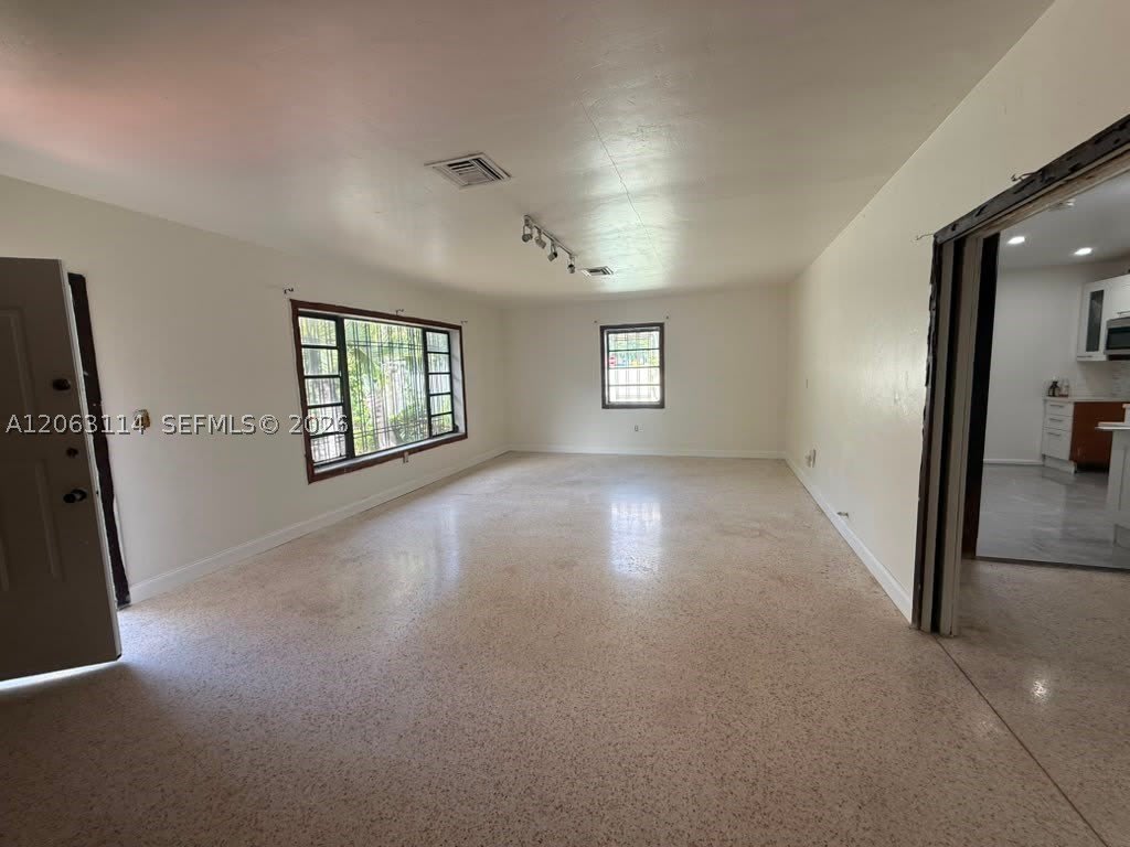 631 NE 60th St – photo 4