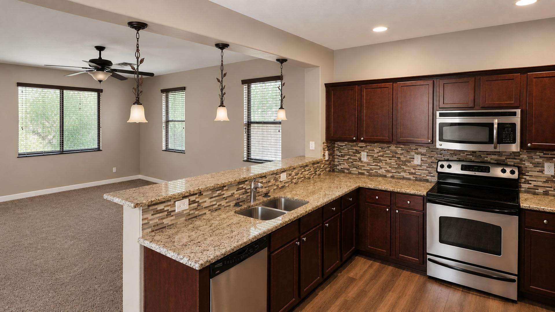 Beautiful 3 Bedroom Home In Power Ranch – photo 2