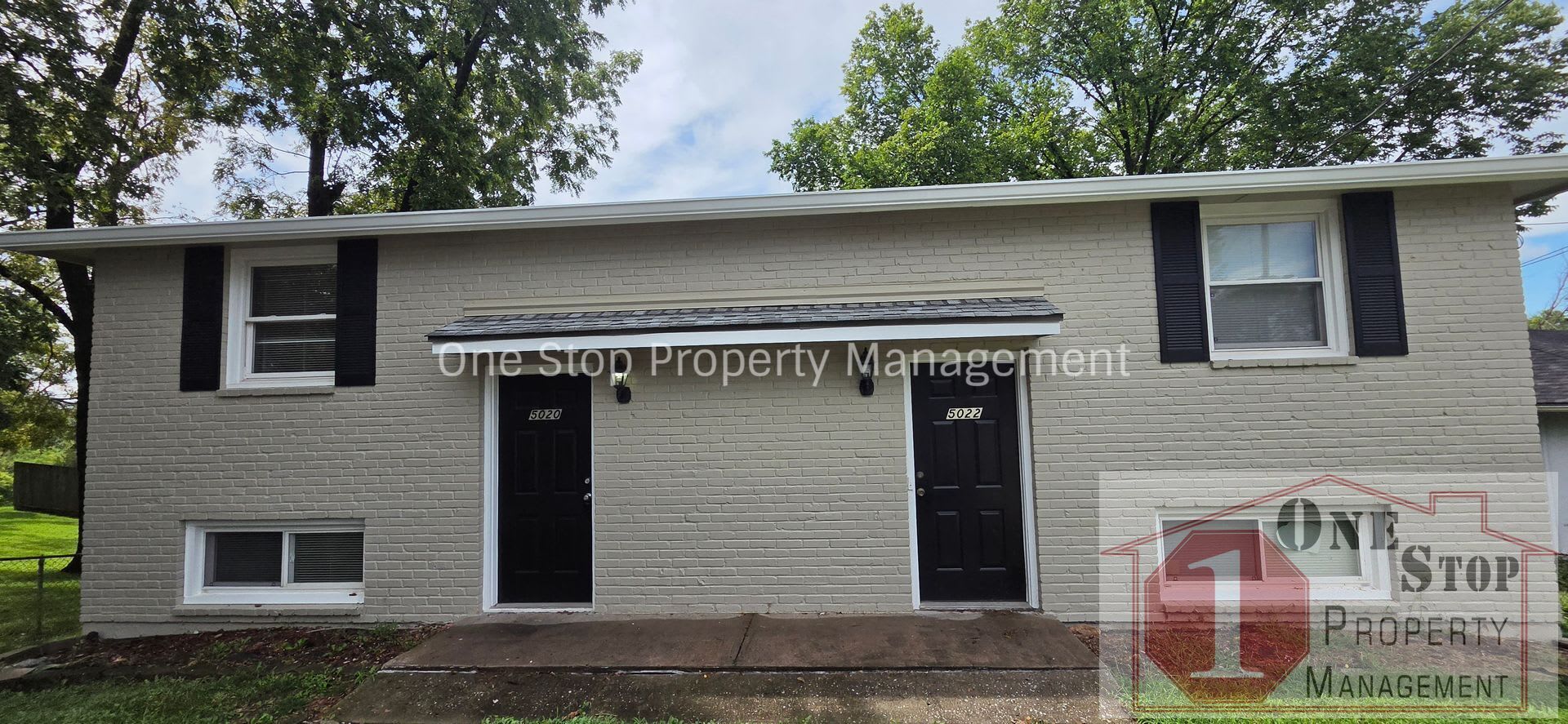 2 bedroom, 1 bath duplex in Riverside, MO! – photo 1