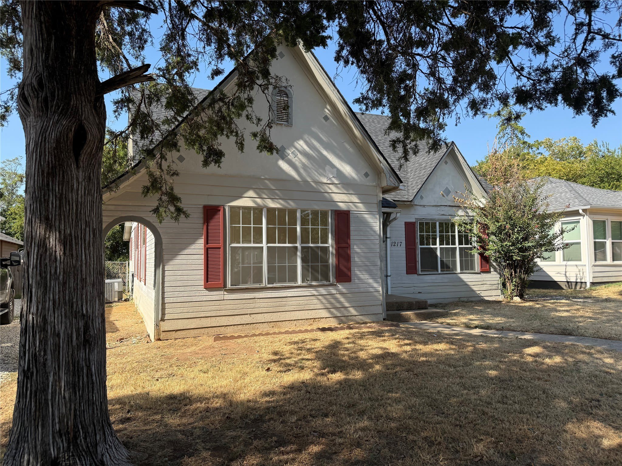 1217 W Walker Street – photo 1