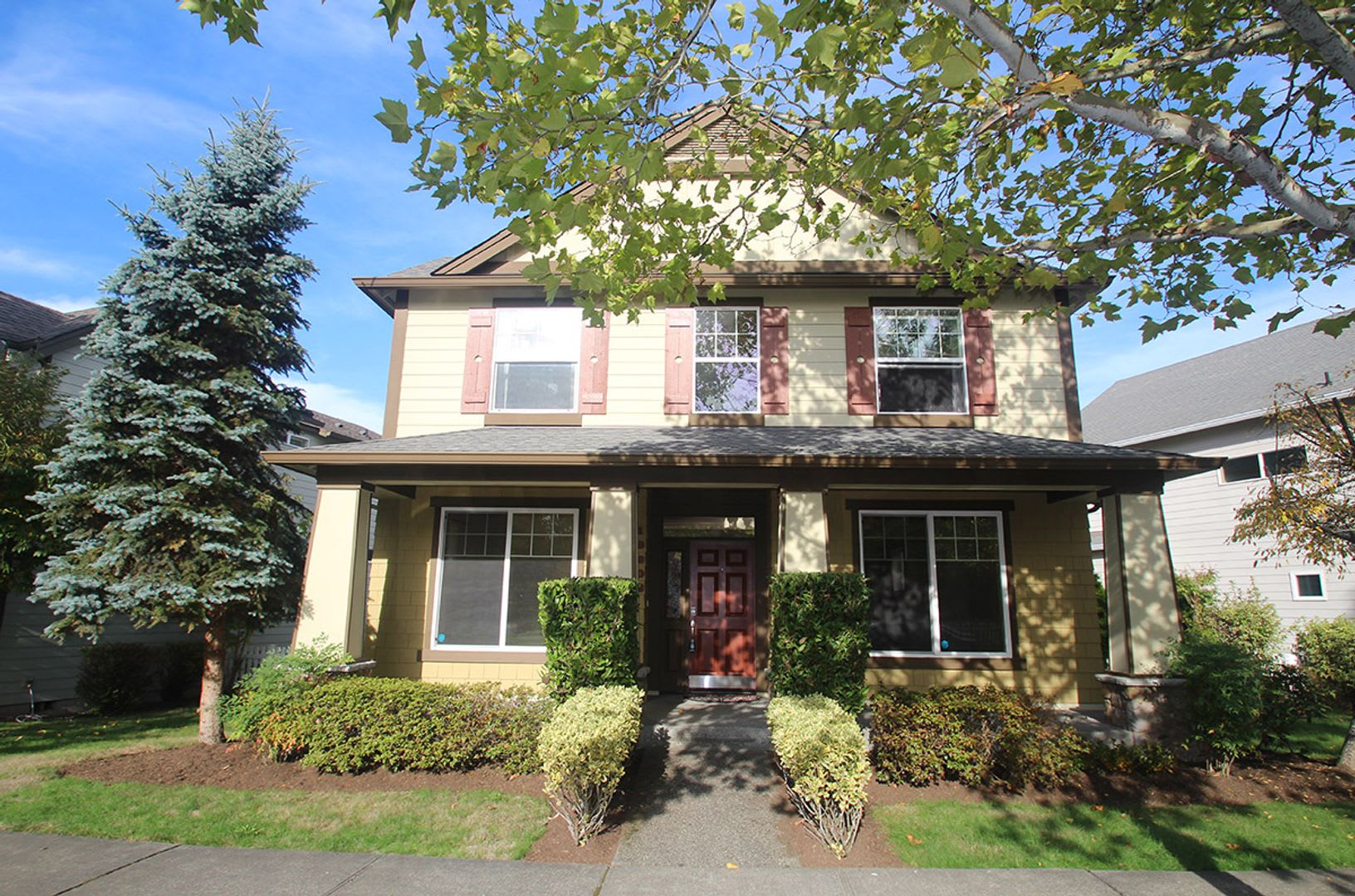4 BEDROOM REDMOND HOME FOR RENT WITH 2 CAR GARAGE! – photo 1