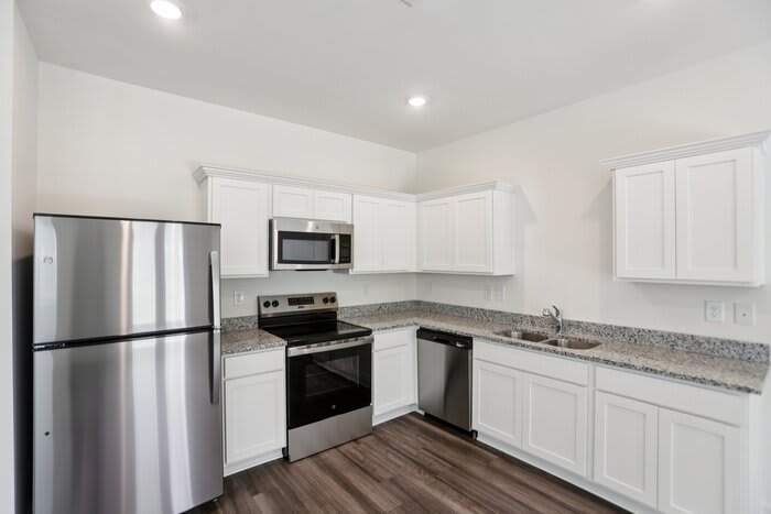 2572 Coventry Street Southwest – photo 4