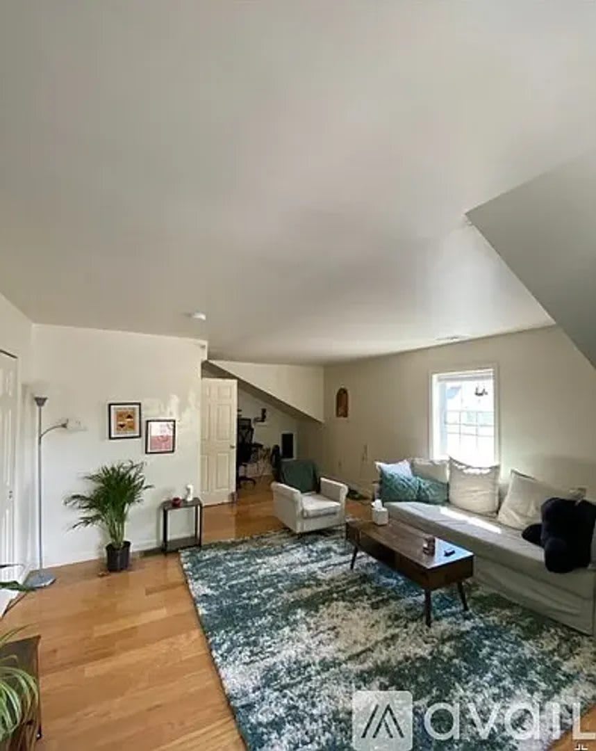 Allston 5-Bed/2.5-Bath Townhouse Avail for 9/1 – photo 1