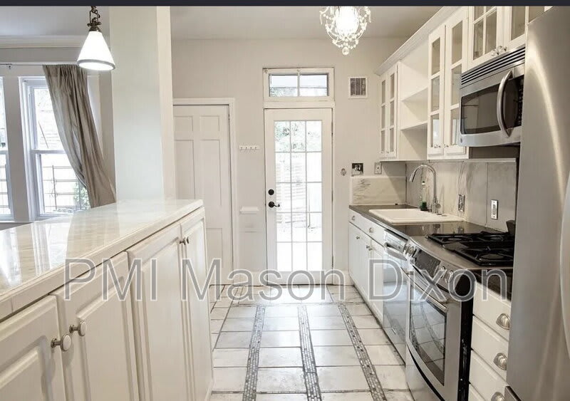 2134 Mount Royal Terrace – photo 2