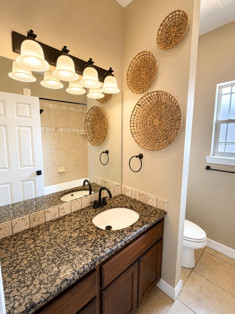 Beautifully Maintained 3 Bed 2 Bath Home Available Now – photo 5