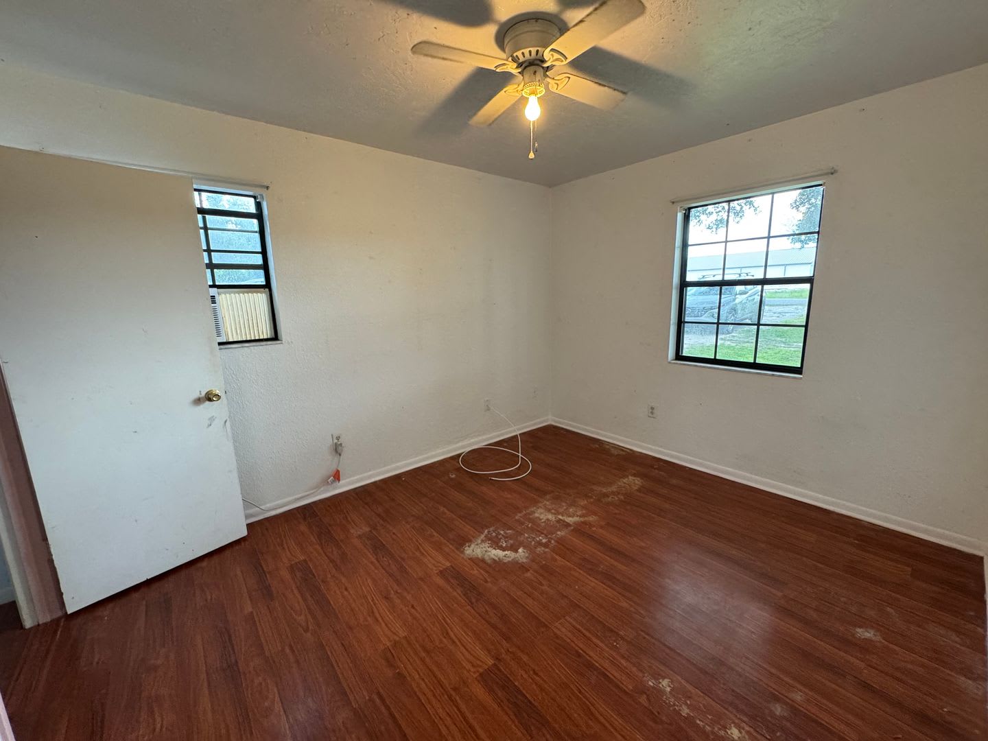 2 bedroom 1 Bath home on Goldkist Blvd – photo 4