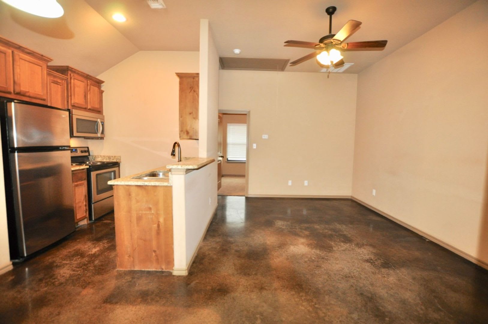 For Lease 1 Br 1 Ba Unit In Triplex In Stephenville Covered Parking Five Blocks To Tarleton State University – photo 5