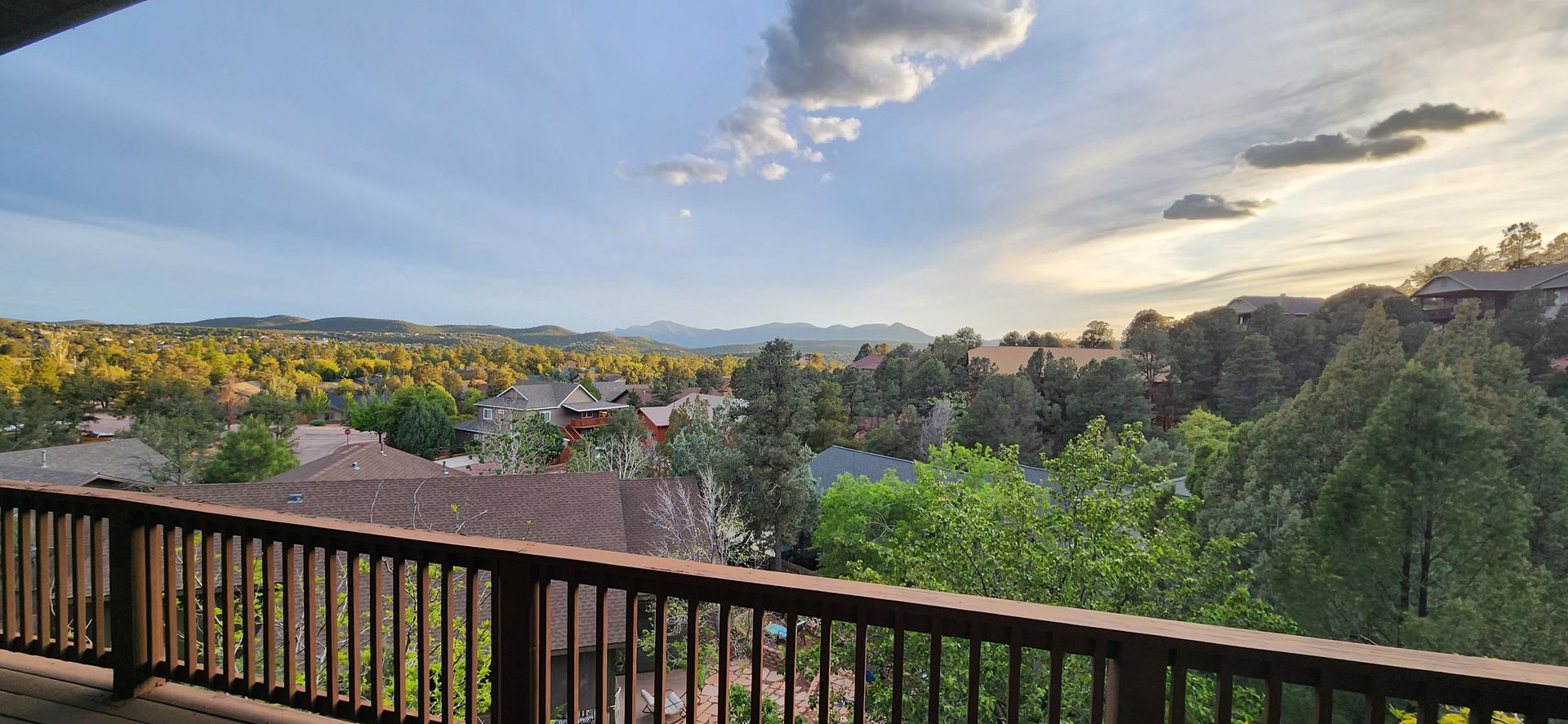 Beautiful Veiws From This Spacious Four Bedroom Home – photo 2