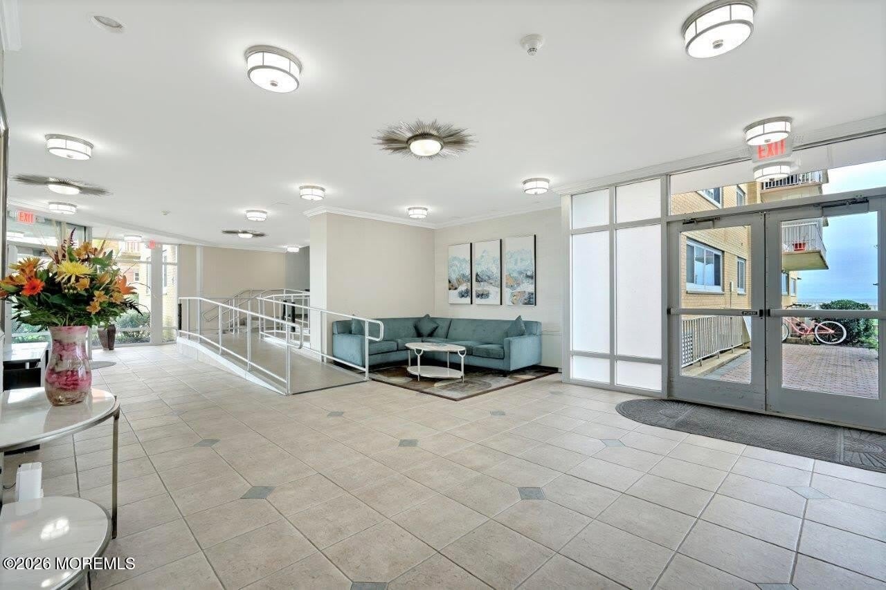 385 Ocean Boulevard – photo 4