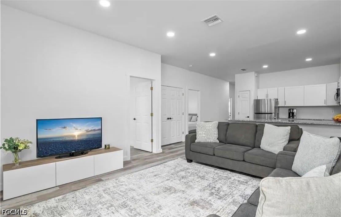 726 Gretchen Avenue S – photo 5