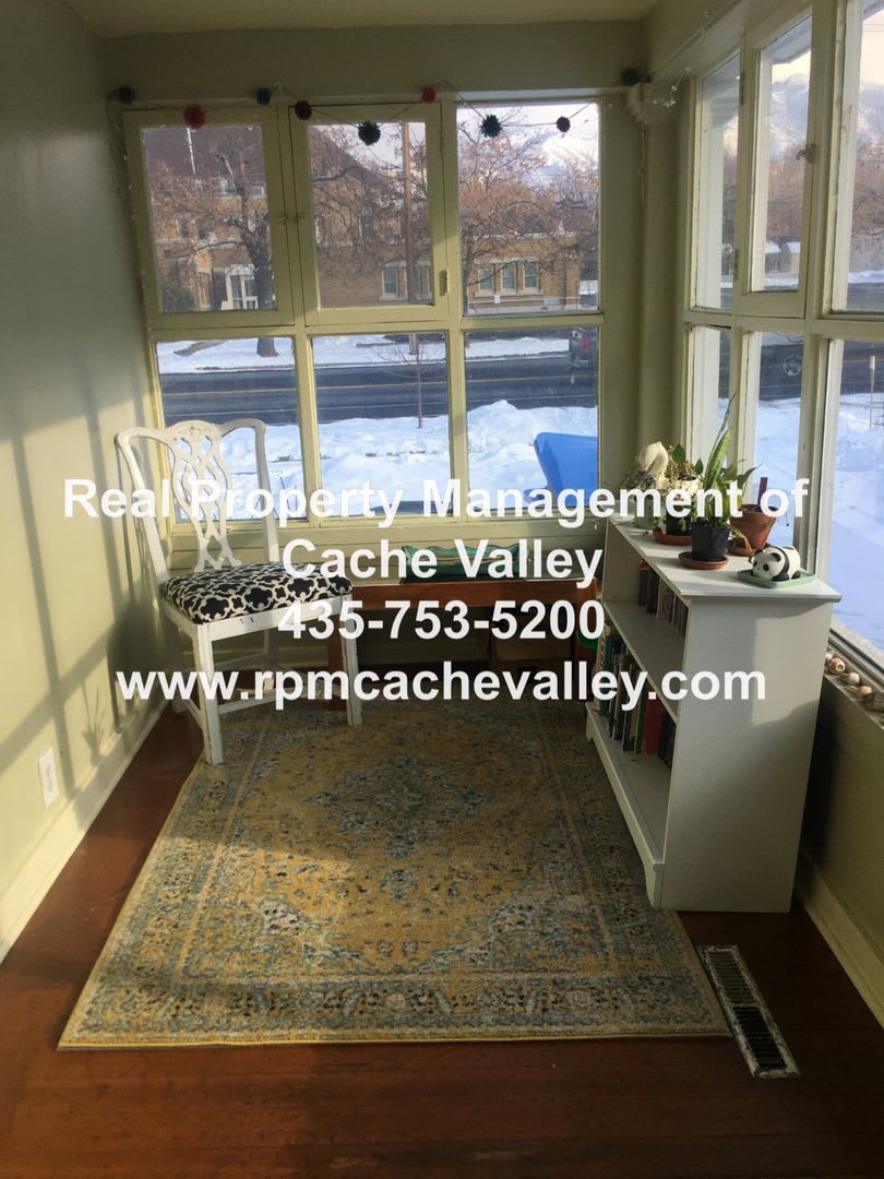 Charming 4 bedroom house. Available in September! pet friendly! – photo 4