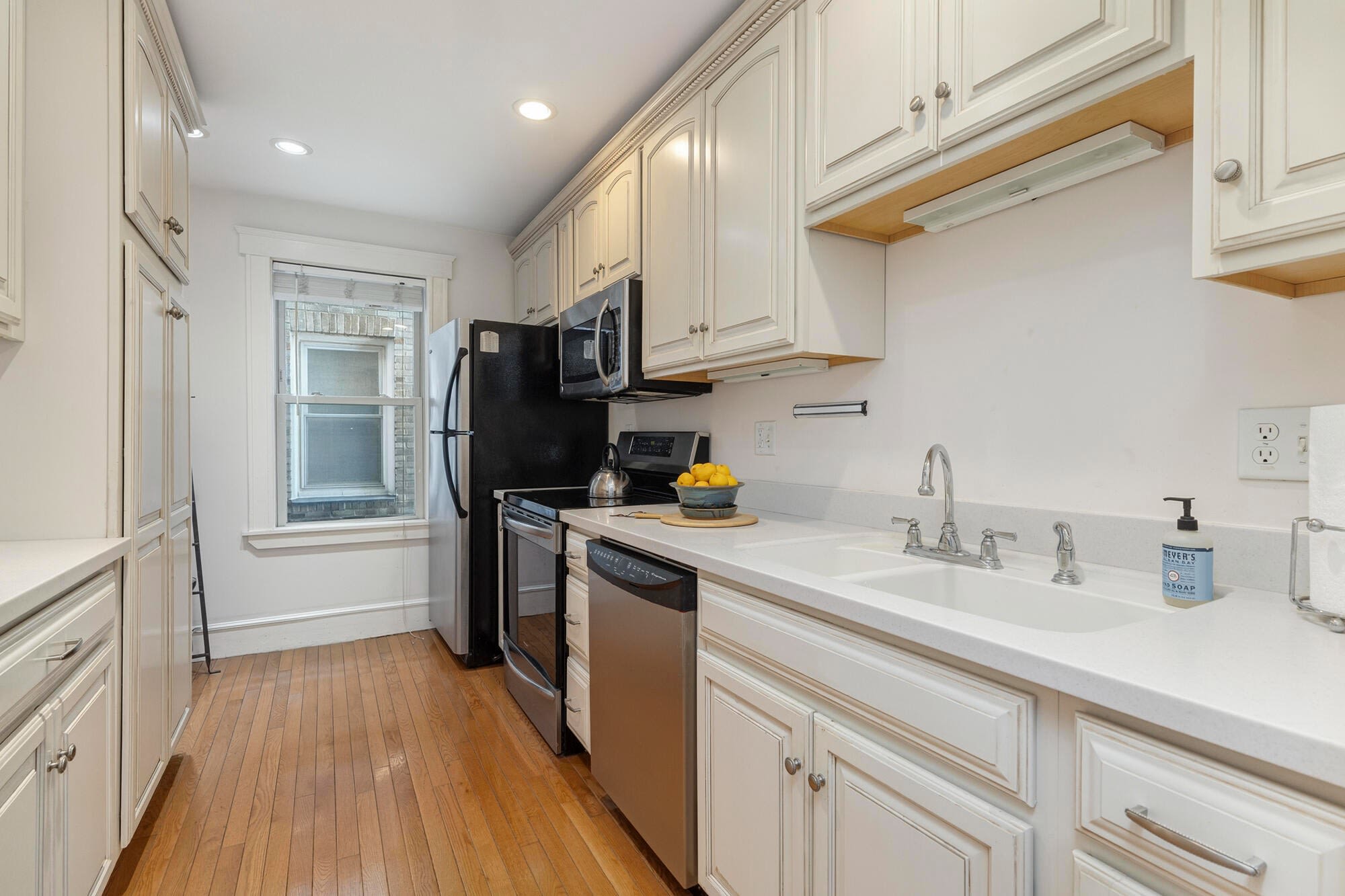 197 Pine St Unit 406 – photo 1
