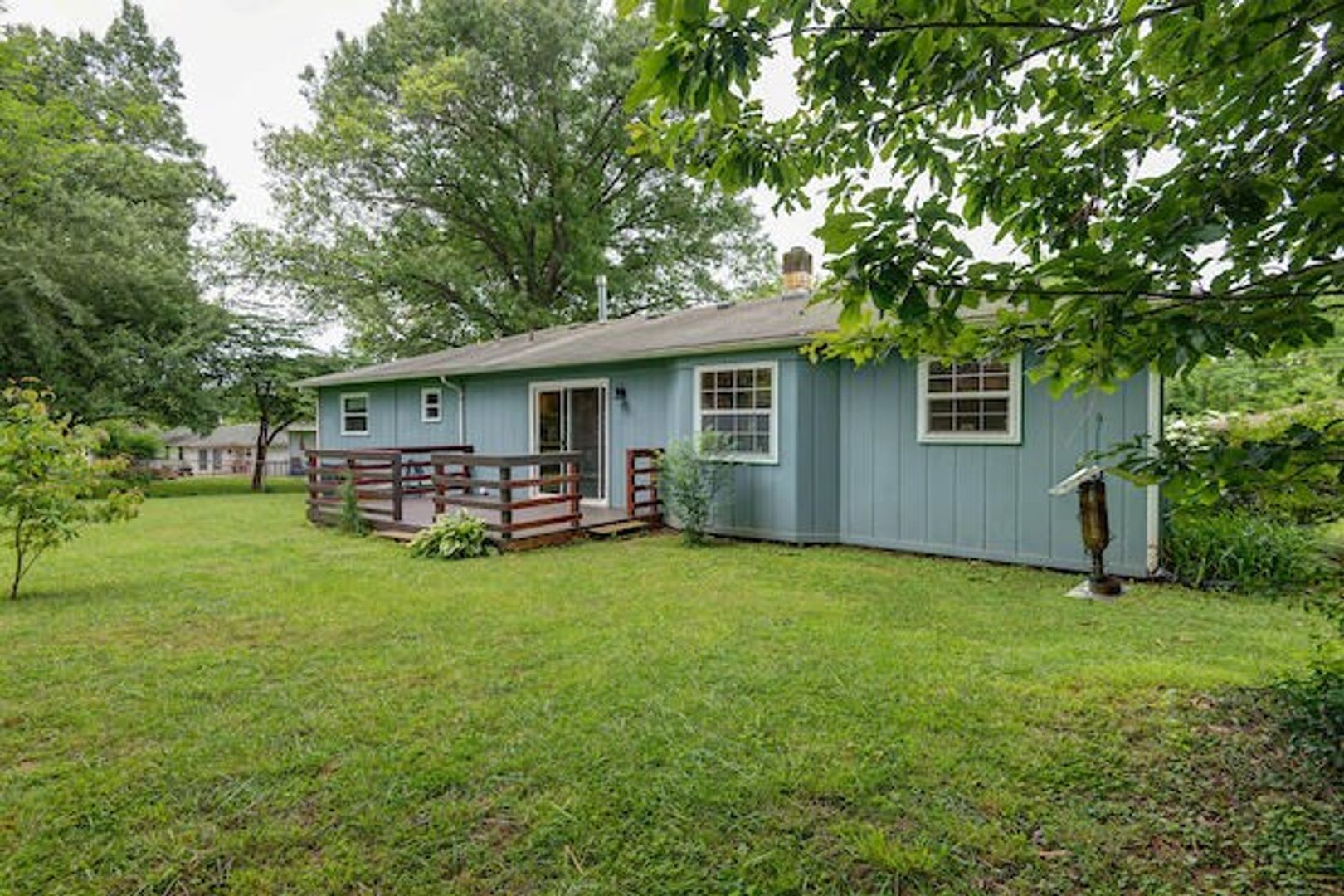 Beautiful 3 Bed, 2 Bath Home in Southeast Springfield! – photo 2