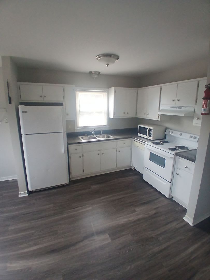 1/2 MONTH FREE- SIGN BY 9/01/2026 Large Deck- A Must See!! – photo 1
