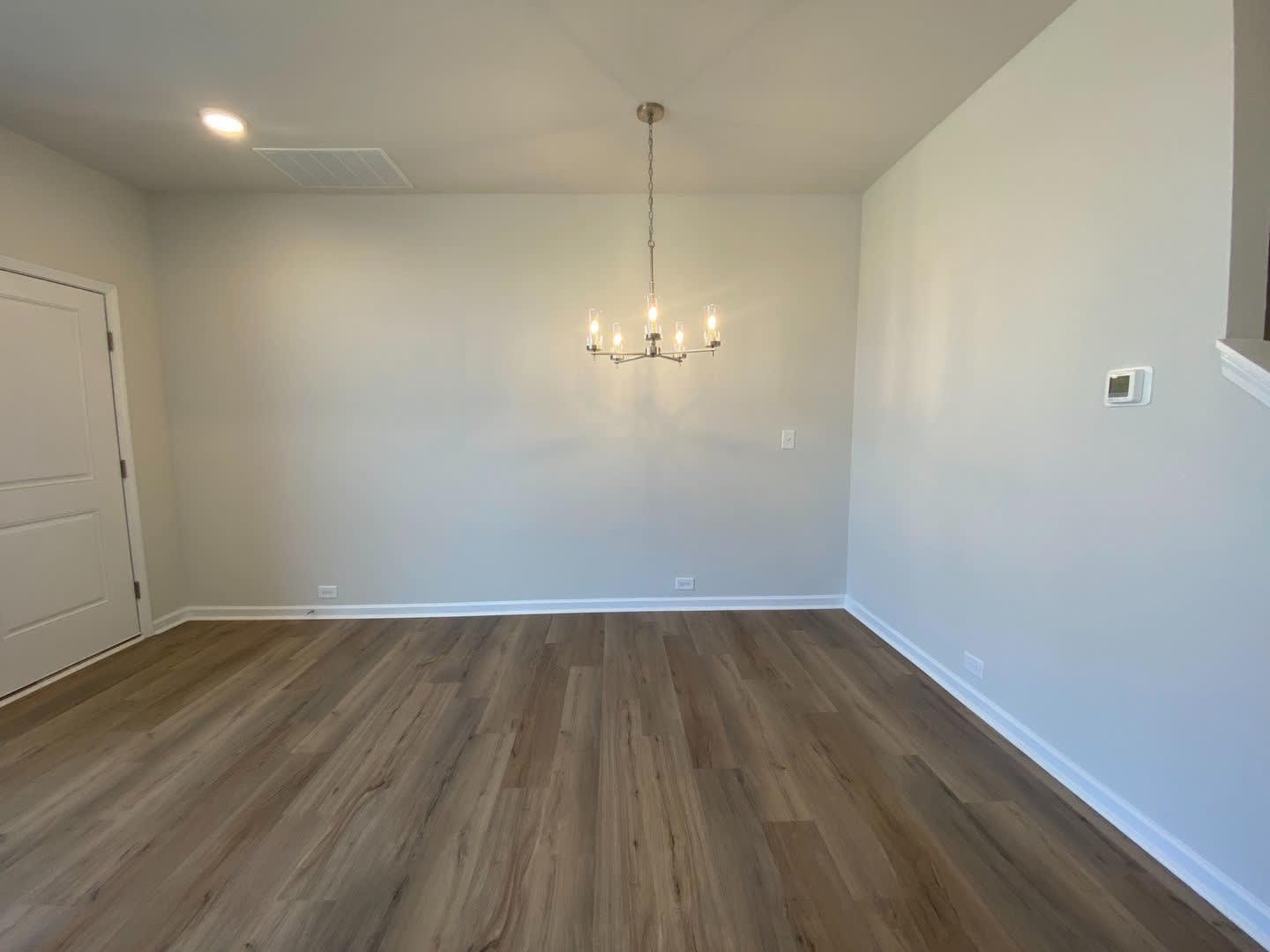 Room in 4 Bedroom Home at Statesville Ave – photo 2
