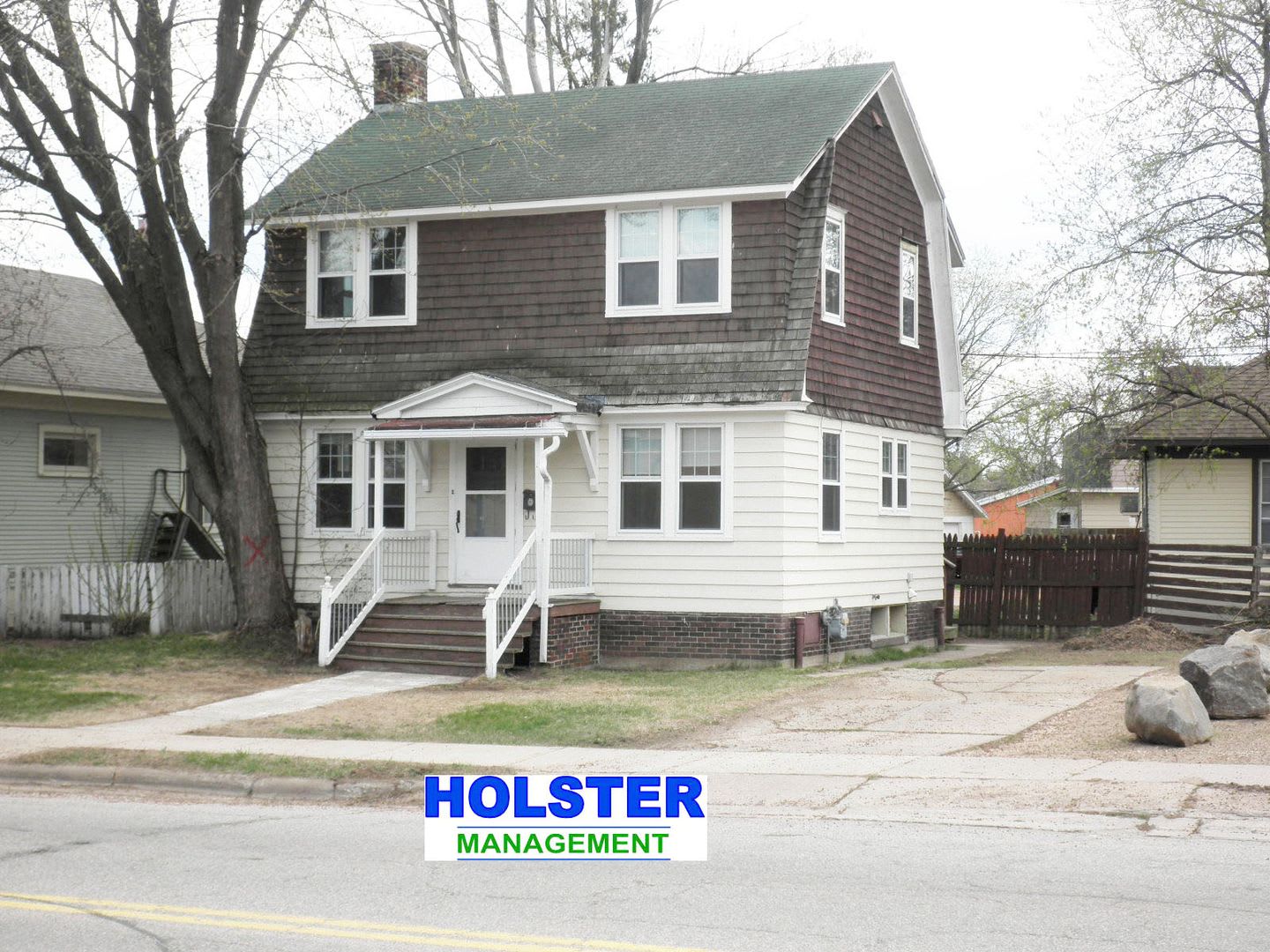 3 Bedroom Single Family Home w/ Hardwood Floors – photo 1