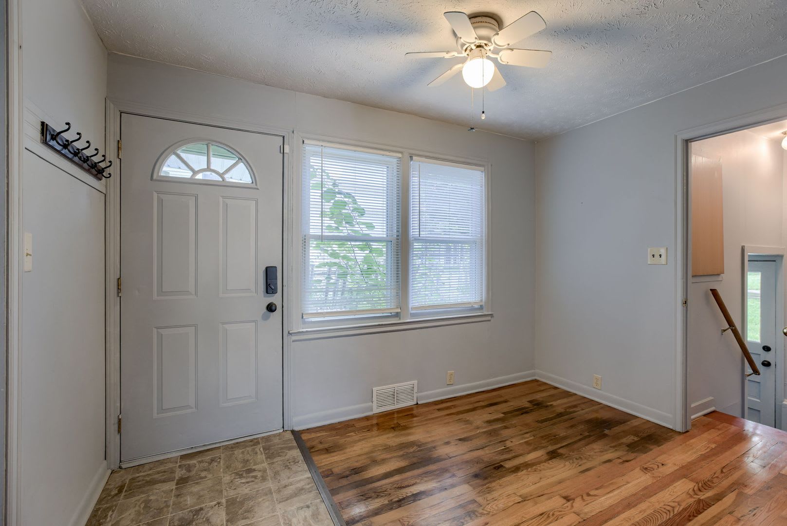 2 Bedroom Benson Charmer!! – photo 3