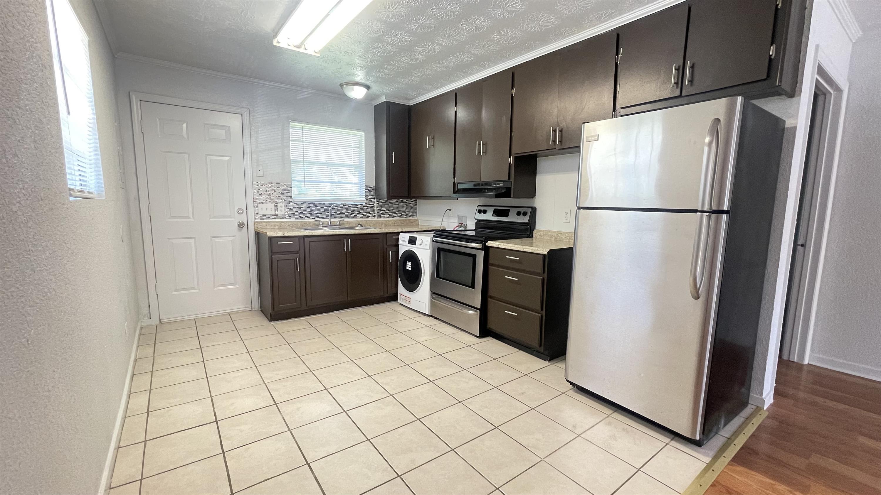 5689 Atlee Avenue – photo 1