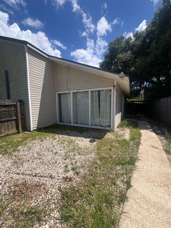 405 Fox Run Avenue – photo 2