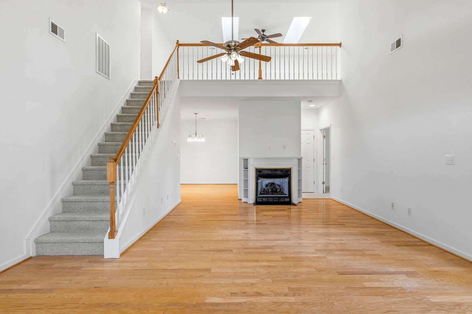 NW Brick Townhome, Granite Counter-Tops, Wood Floors, FP, Garage! – photo 2