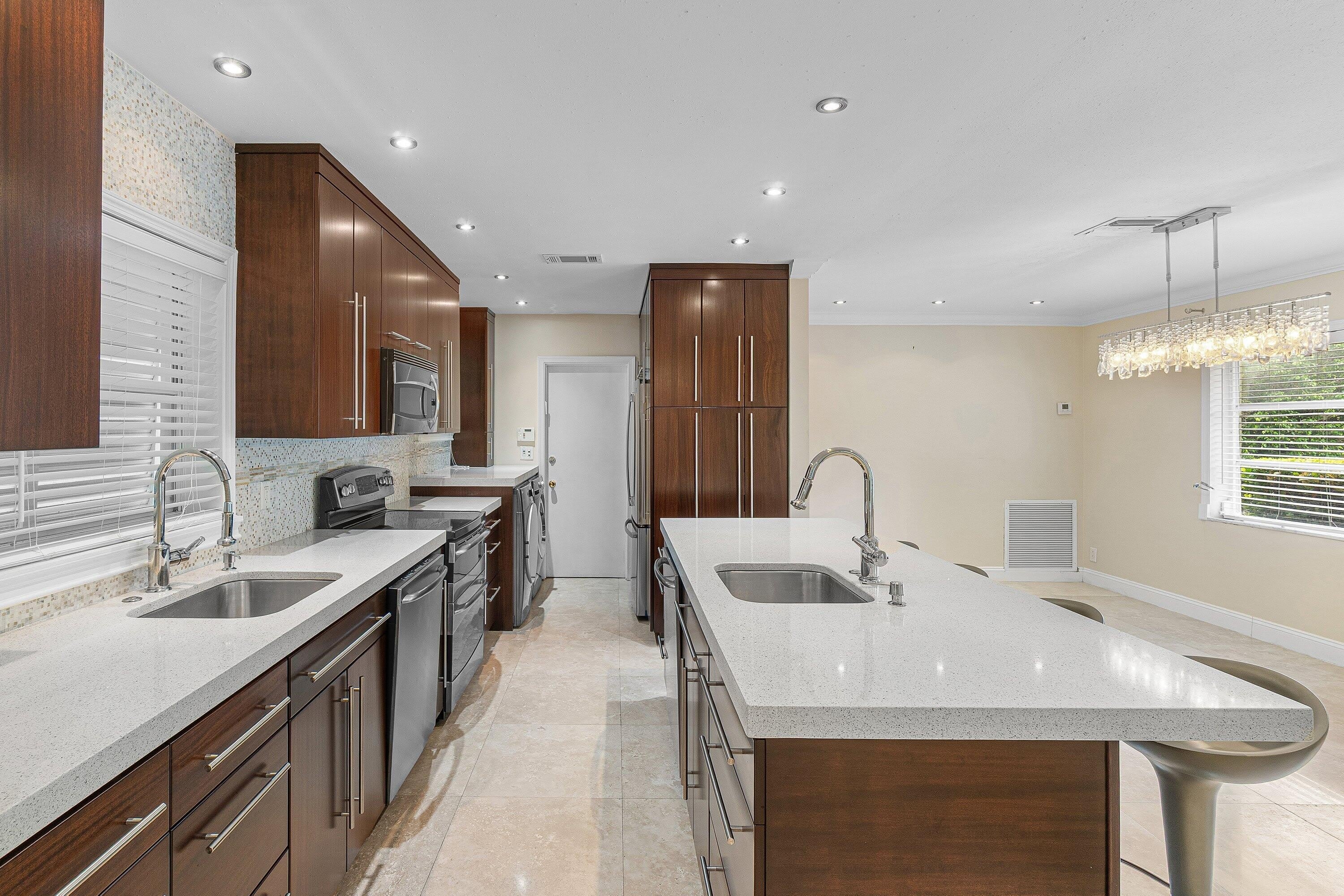317 NE 2ND Street – photo 5