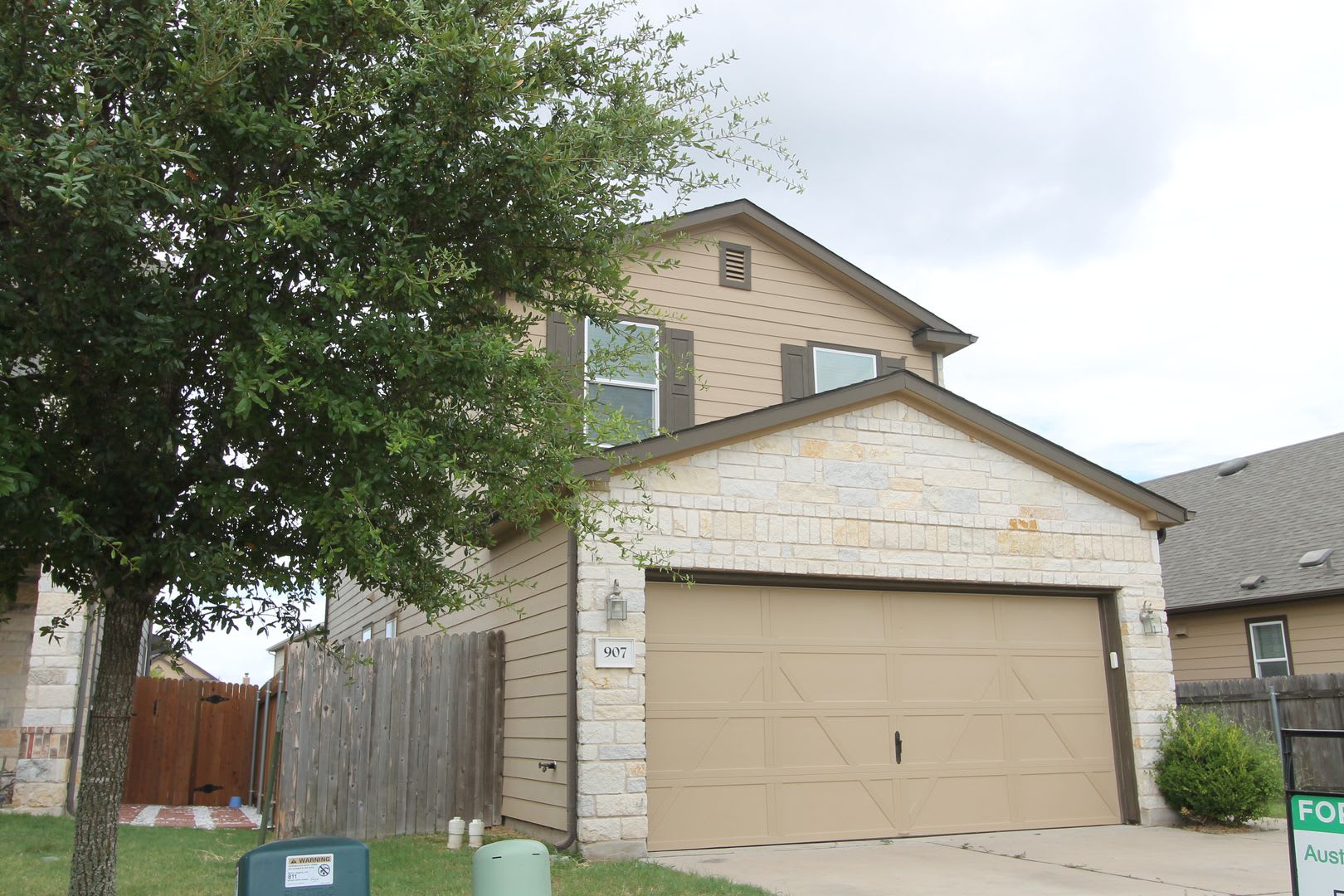 Pfabulous 3 Bedroom, 2.5 Bath, 2-Story Home In Pflugerville – photo 2